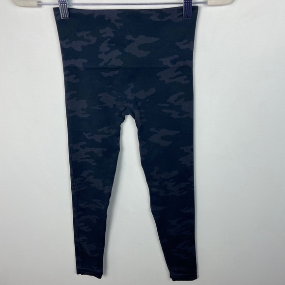 Spanx Camo Look At Me Now Leggings Size XS - Picture 6 of 6